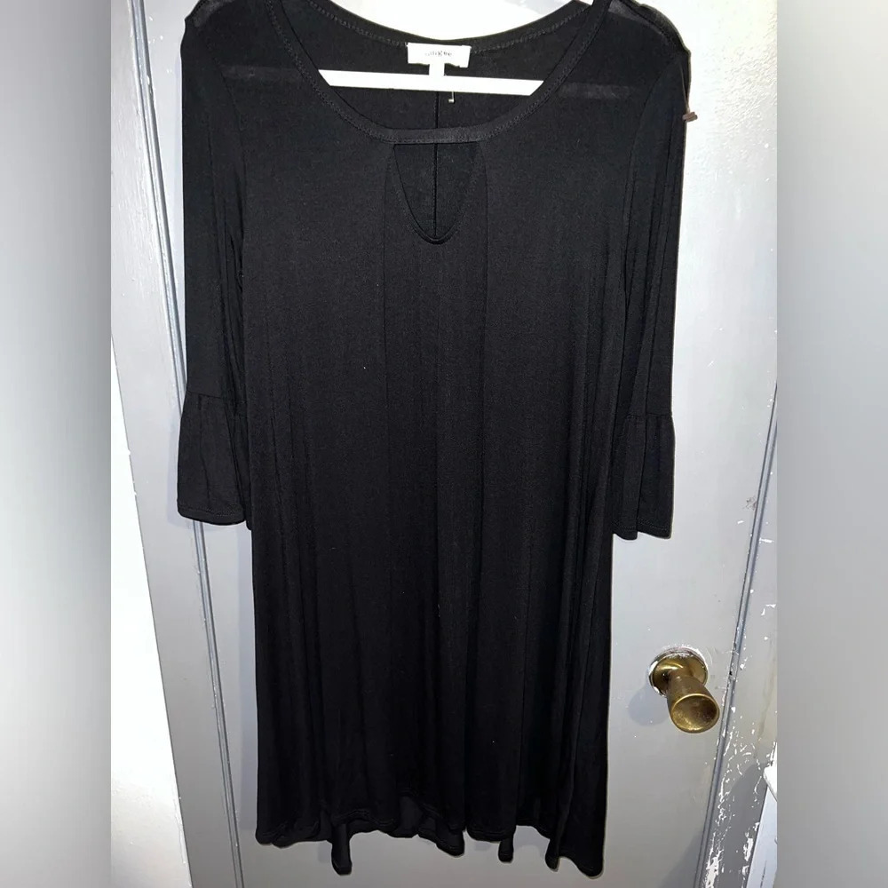 NWOT Umgee black flowing dress with bell sleeves and keyhole cut out on front